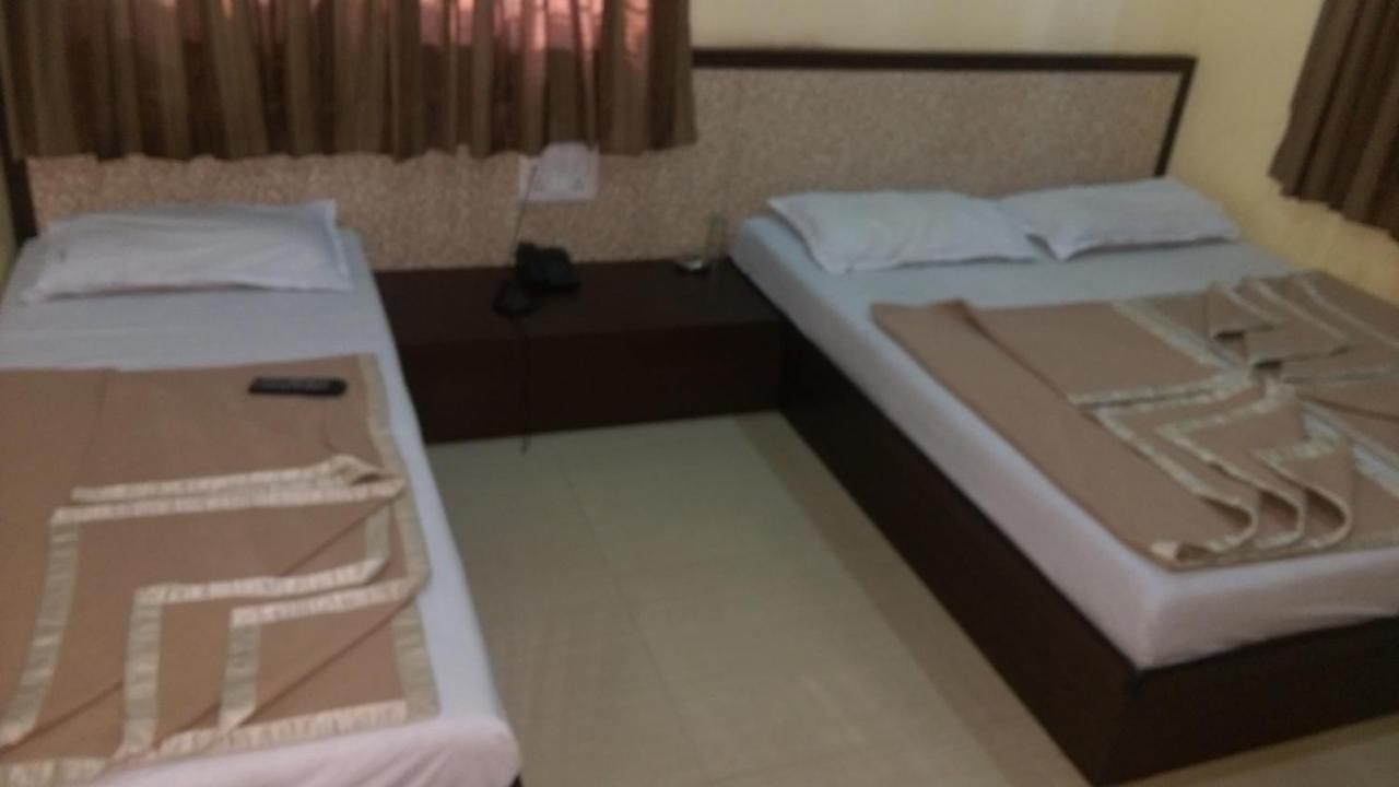 Sai Niwas Hotel Shirdi Exterior foto