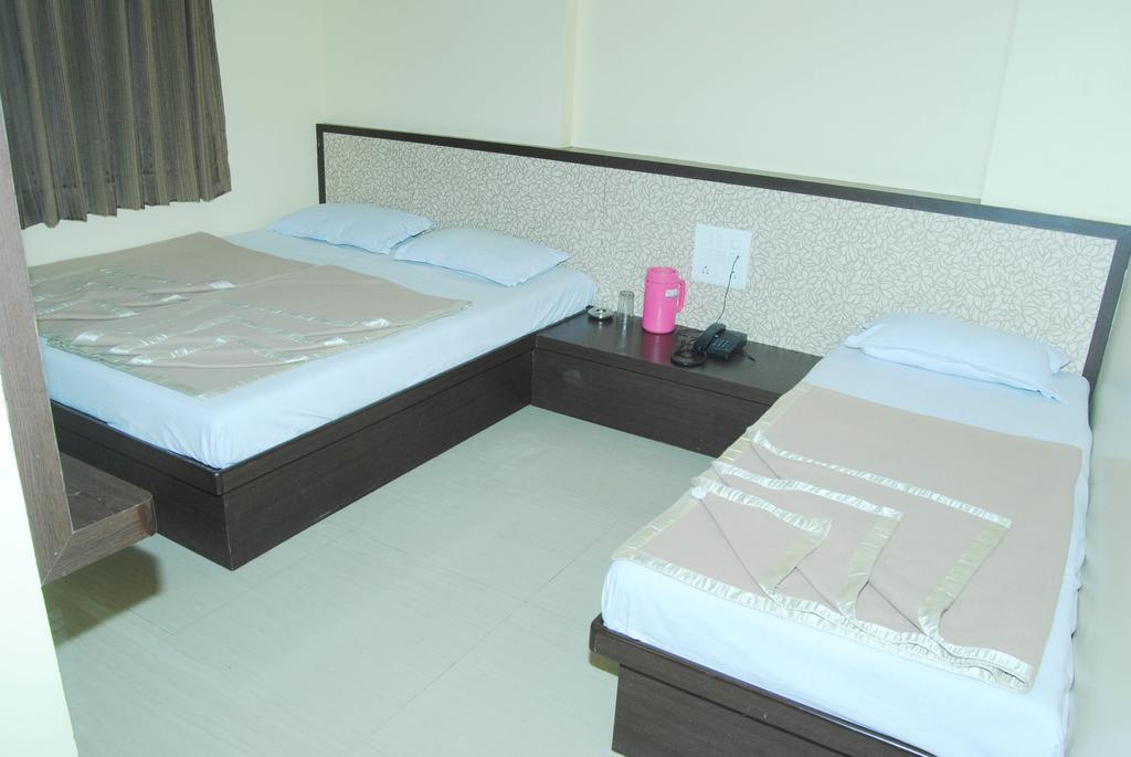 Sai Niwas Hotel Shirdi Exterior foto